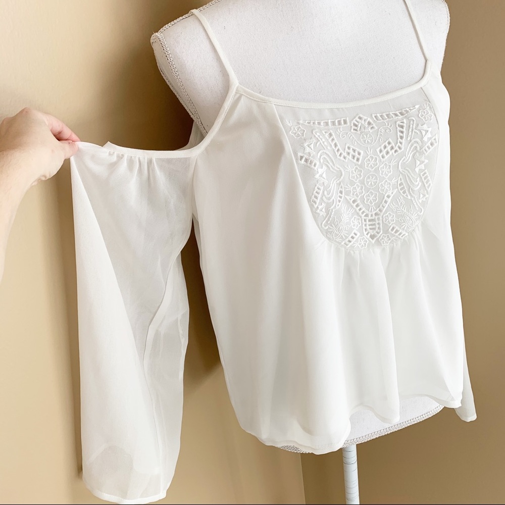 Lovers + Friends Coastal Love white cold shoulder - Picture 3 of 8